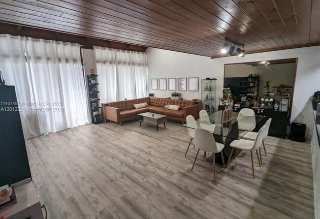 11203 NW 15th St in Pembroke Pines, FL - Building Photo - Building Photo