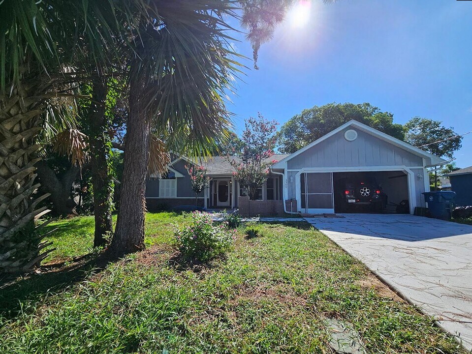 3300 Morven Dr in Spring Hill, FL - Building Photo