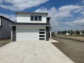 112 Marshall Lp in Bismarck, ND - Building Photo