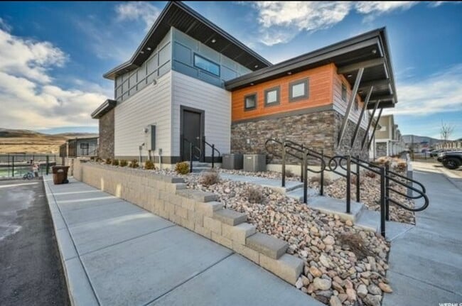 3787 Soft Whisper Wy in Herriman, UT - Building Photo - Building Photo