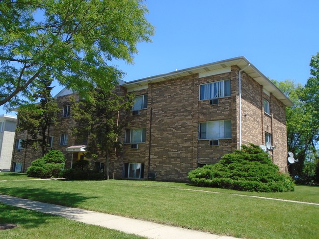 69 Surrey Dr in Glen Ellyn, IL - Foto de edificio - Building Photo