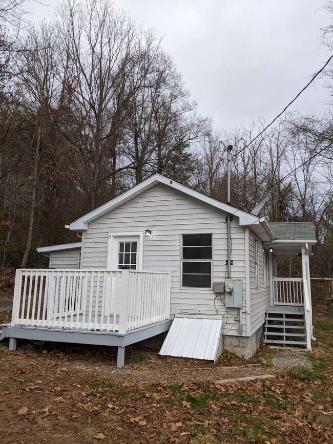 5 Albright Way Rentals in Candler, NC