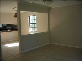 208 Third St SE in Fort Walton Beach, FL - Building Photo