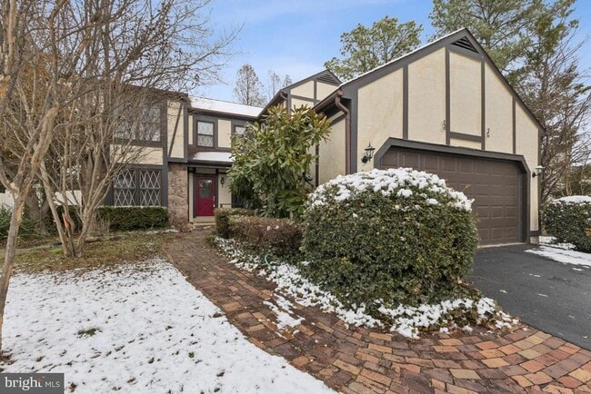 14422 Coachway Dr in Centreville, VA - Building Photo - Building Photo