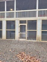 2002 Hampton Shores Dr in Seneca, SC - Building Photo