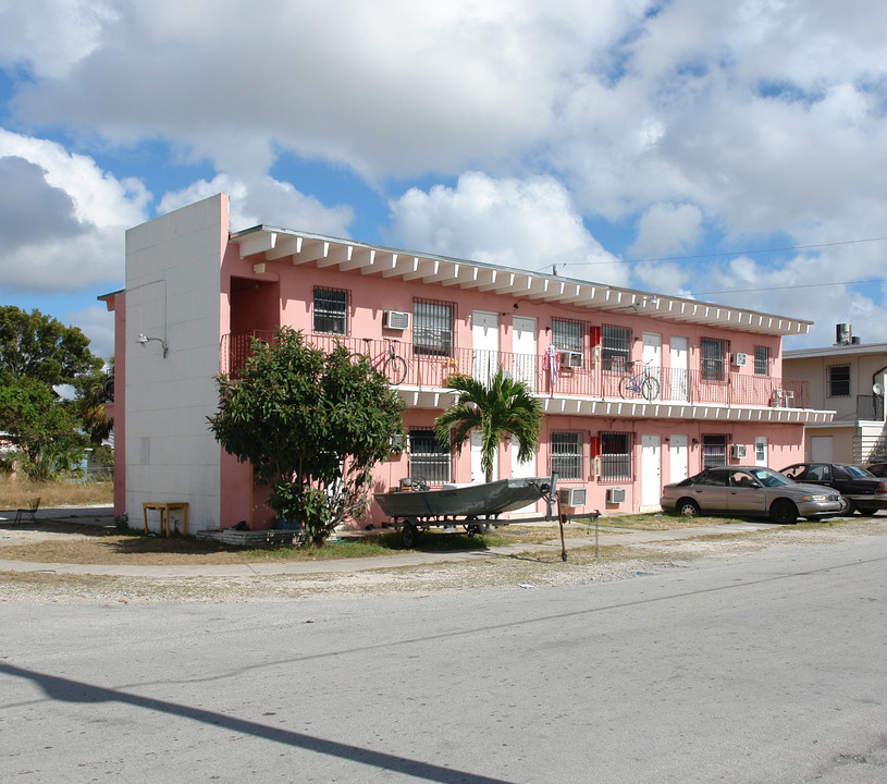 1405 NW 2nd Ct in Homestead, FL - Building Photo