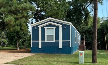 231 Fryer St in Conroe, TX - Building Photo - Building Photo