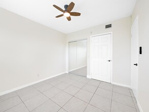 2238 Monroe St, Unit 306 in Hollywood, FL - Building Photo - Building Photo