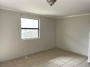 2202 O'Kane St-Unit -8 in Laredo, TX - Building Photo - Building Photo