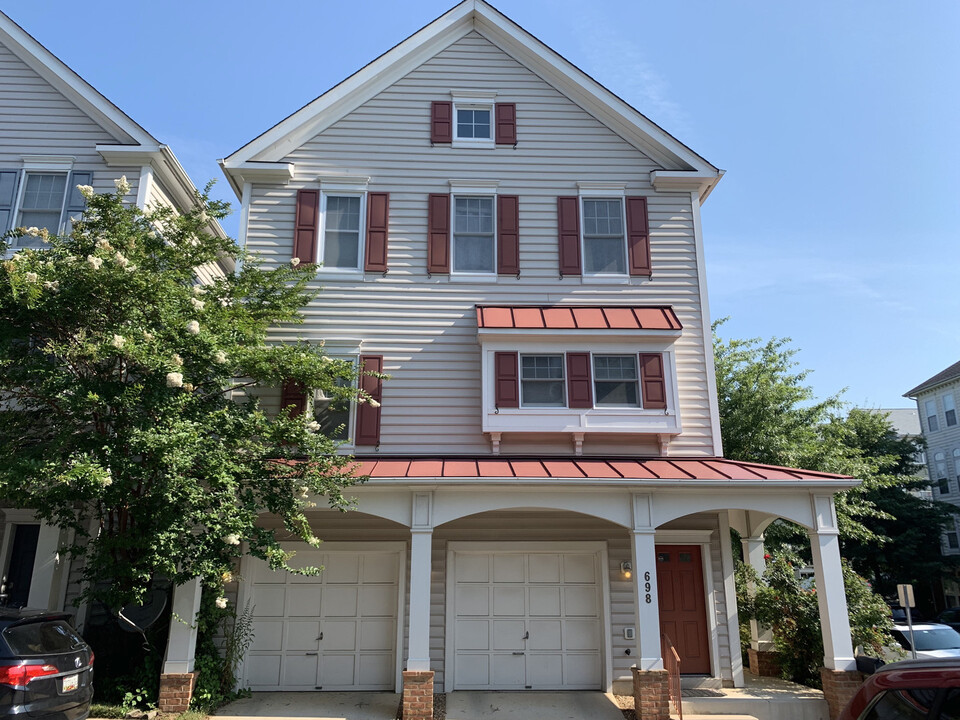 698 Heathwalk Mews in Gaithersburg, MD - Foto de edificio