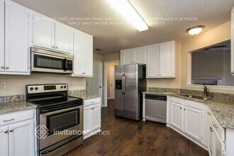 3475 Whisperwood Ct NW in Marietta, GA - Foto de edificio - Building Photo