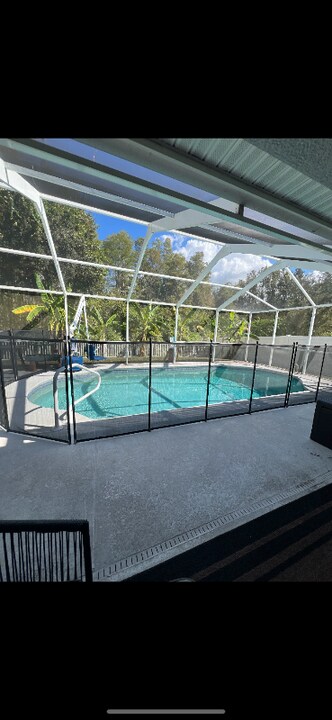12112 Fall Creek Ct in Hudson, FL - Foto de edificio