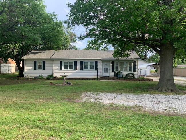 property at 1115 E MacArthur Rd