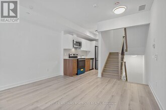 3069 Pharmacy Ave in Toronto, ON - Building Photo - Building Photo