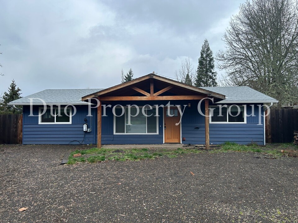 827 E 35th Pl in Eugene, OR - Building Photo