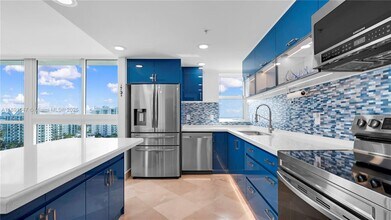 7929 West Dr, Unit 1401 in North Bay Village, FL - Foto de edificio - Building Photo