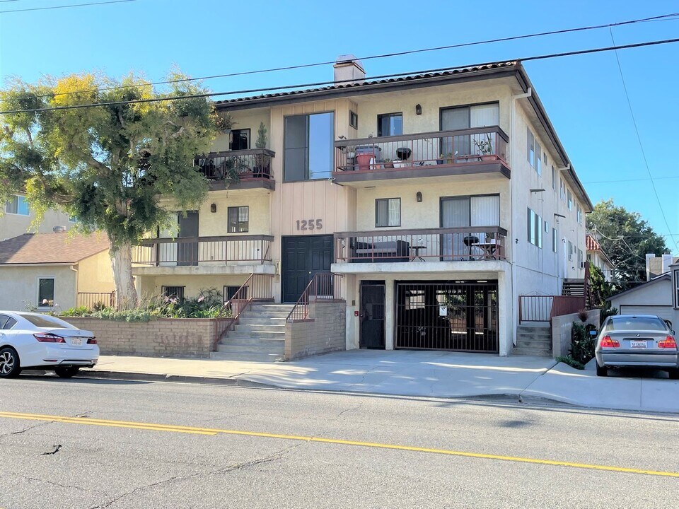 1255 W 7th St in Los Angeles, CA - Building Photo