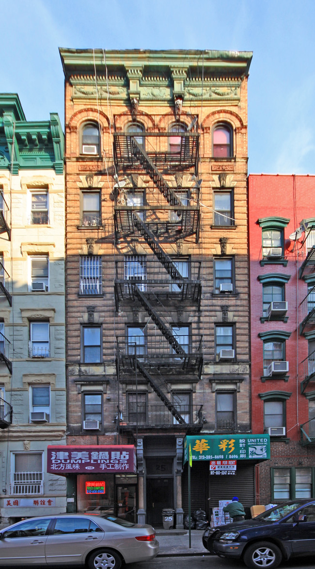 25 Henry St in New York, NY - Building Photo - Building Photo