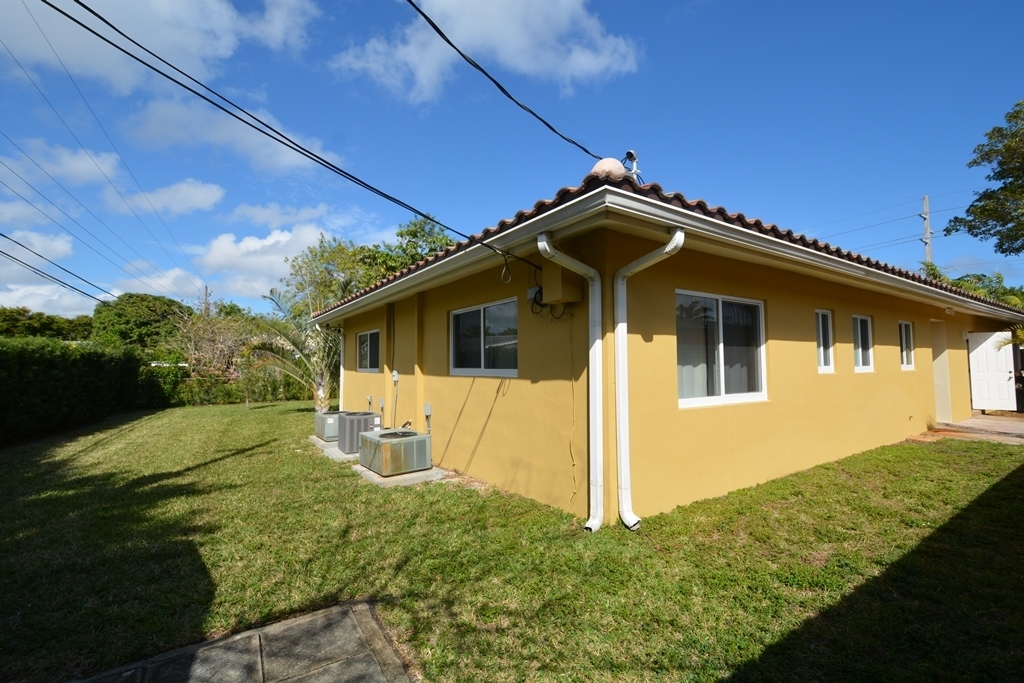 5311 NE 18th Ave in Fort Lauderdale, FL - Foto de edificio