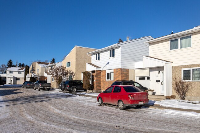 1182-1182 Millbourne Road East NW in Edmonton, AB - Building Photo - Building Photo