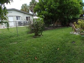 2725 SW 9th St, Unit 1 in Fort Lauderdale, FL - Building Photo - Building Photo