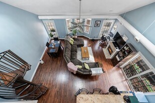 811 W Superior St in Chicago, IL - Building Photo