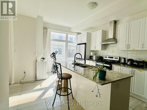 27 Albert Firman Ln in Markham, ON - Building Photo - Building Photo