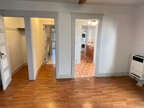 1127 N Hoover St, Unit none in Los Angeles, CA - Building Photo - Building Photo