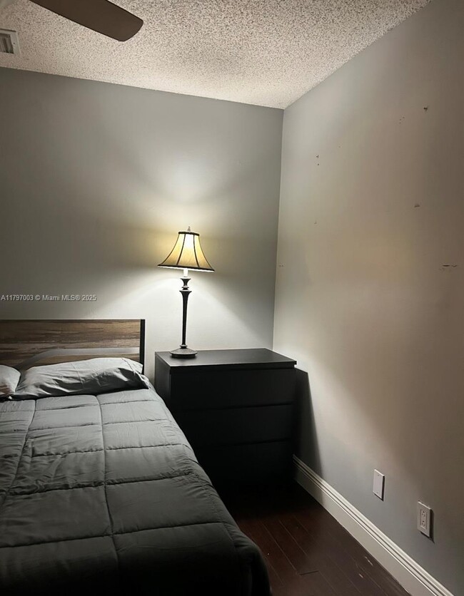 2010 NW 188th Ave in Pembroke Pines, FL - Building Photo - Building Photo