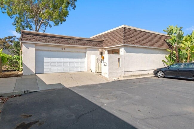 24 Queens Wreath Way in Irvine, CA - Building Photo - Building Photo