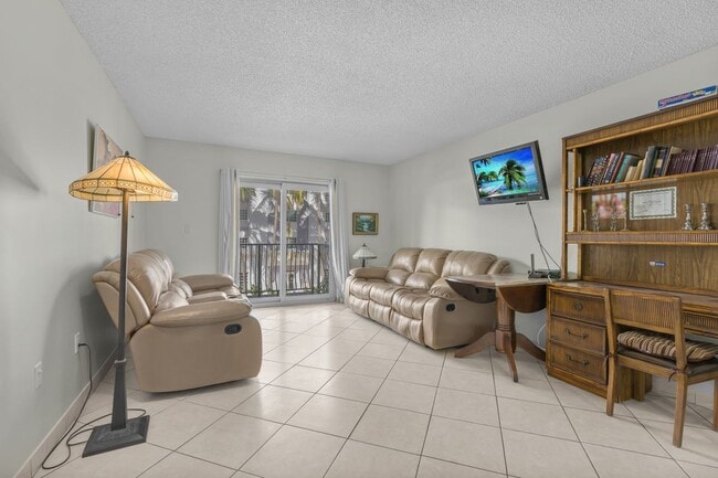 4141 Collins Ave in Miami Beach, FL - Foto de edificio - Building Photo