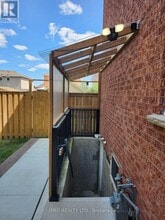 7378 Cloverleaf Ct in Mississauga, ON - Building Photo - Building Photo