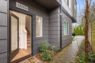 18514 Meridian Ave N in Shoreline, WA - Building Photo