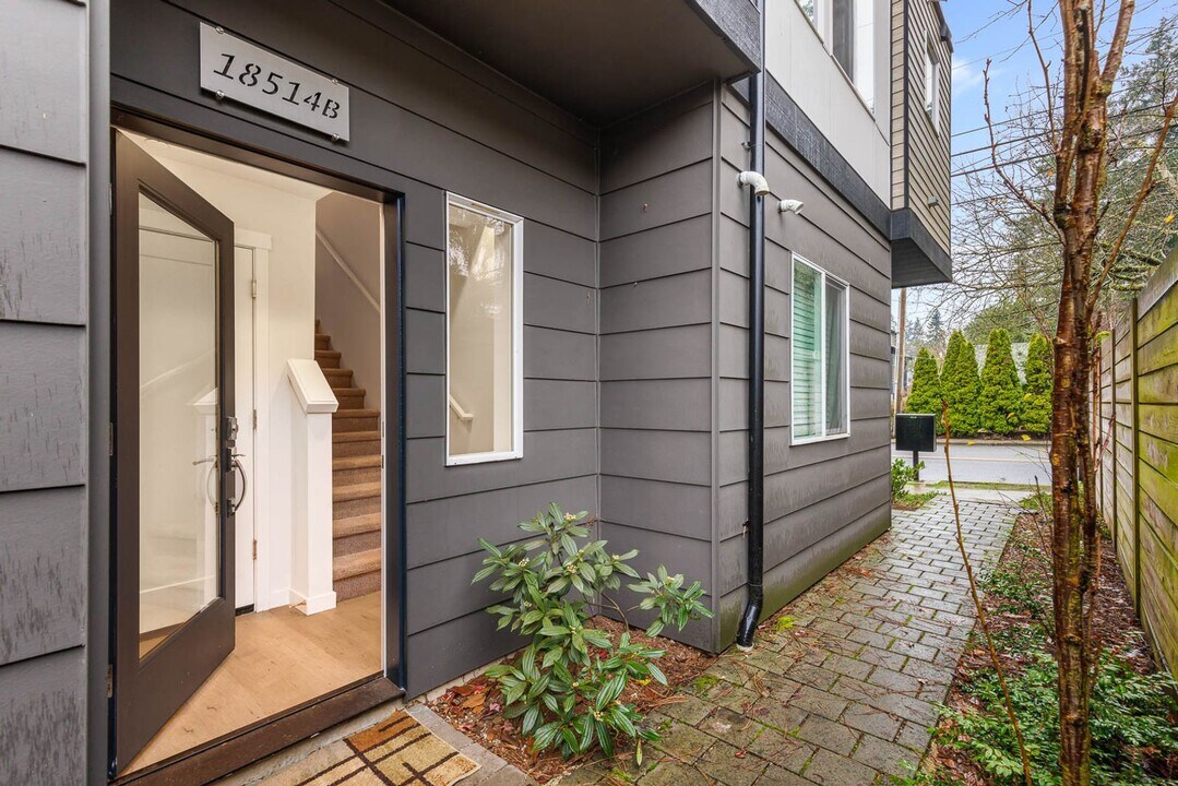 18514 Meridian Ave N in Shoreline, WA - Building Photo