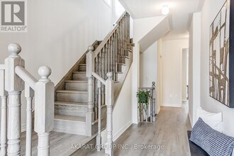 124 Armilia Pl in Whitby, ON - Building Photo - Building Photo