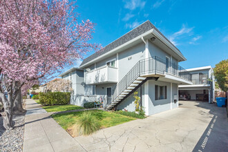 1124 Paloma Ave in Burlingame, CA - Building Photo - Building Photo