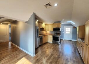 4994 Madison Ave in Trumbull, CT - Building Photo - Building Photo