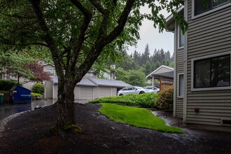 Pointe East in Redmond, WA - Foto de edificio - Building Photo