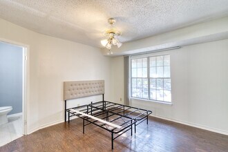 3641 W Northgate Dr, Unit 208 in Irving, TX - Building Photo - Building Photo