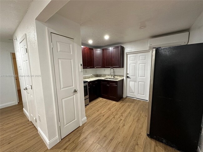 property at 813 W Jefferson St