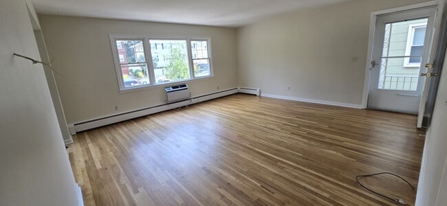 409 Mayer Ct, Unit 409 Mayer in Ridgefield, NJ - Building Photo - Building Photo