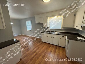 1402 Dianne Dr in Jackson, MS - Building Photo - Building Photo