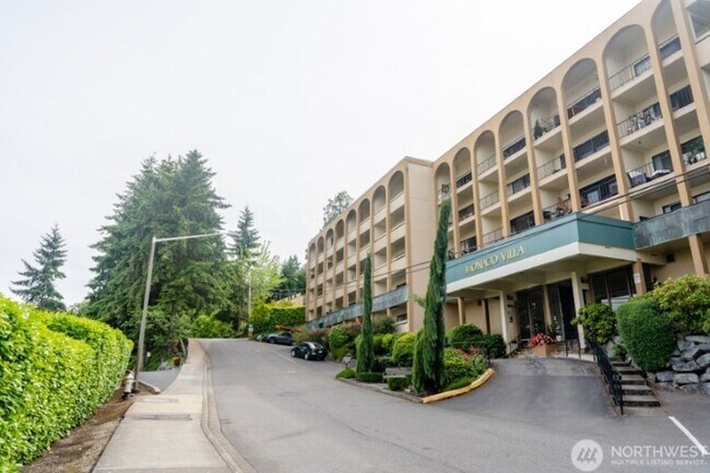 2929 76th Ave SE in Mercer Island, WA - Building Photo - Building Photo