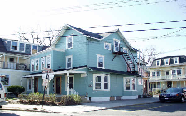 90 Asbury Ave in Ocean Grove, NJ - Building Photo