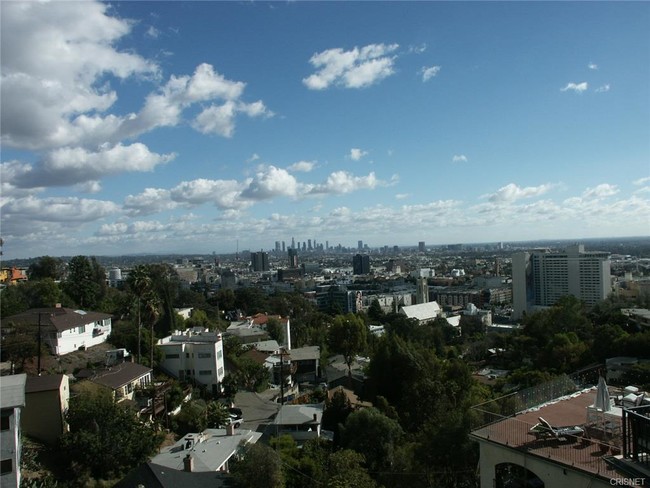 2038 N Sycamore Ave in Los Angeles, CA - Building Photo - Other