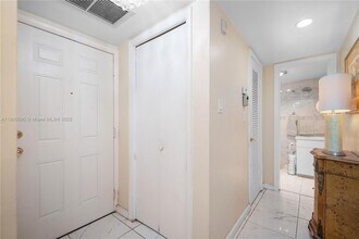 2999 Point East Dr in Aventura, FL - Building Photo - Building Photo