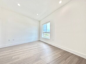 838 S La Brea Ave in Los Angeles, CA - Foto de edificio - Building Photo