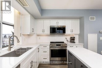 2500 Rutherford Rd in Vaughan, ON - Building Photo - Building Photo