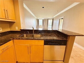 220 E Flamingo Rd, Unit 125 in Las Vegas, NV - Building Photo - Building Photo