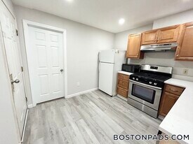 92 Hammond St in Boston, MA - Building Photo